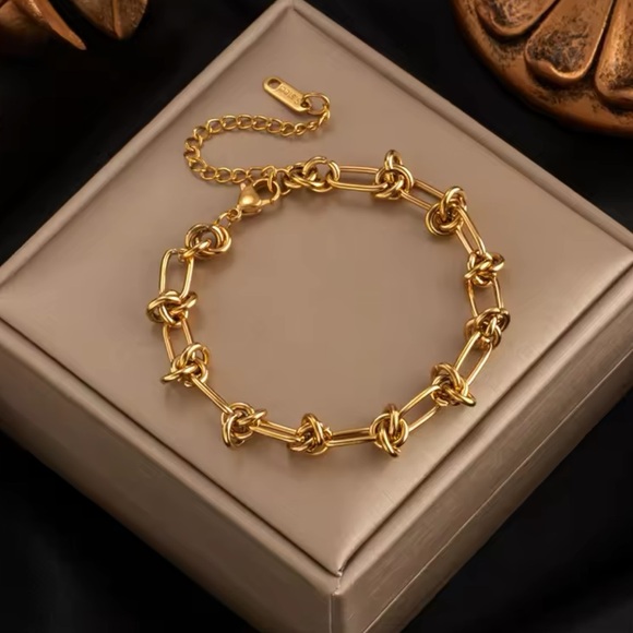 Anthropologie Jewelry - New Anthropologie Gold Knot Bracelet